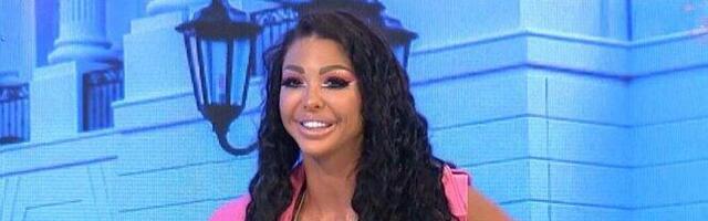 SAMO ZA PUNOLETNE! Maja Marinković pozirala na terasi polugola! Bikini jedva prekrio gigantske grudi starlete! /FOTO/