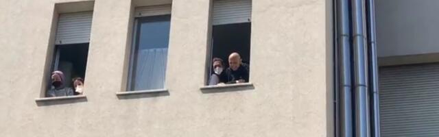 Serenada Bolonjinih igrača ispred Mihajlovićeve bolnice: Rasplakaćete me, podmladili ste me 10 godina (VIDEO)