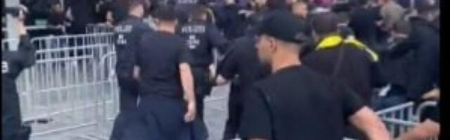 Makljaža u Berlinu! Navijači Fenera krenuli ka Grcima, reagovala policija (VIDEO)