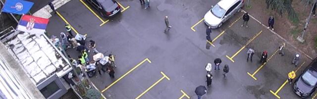 STUDENTI BLOKADERI ISPRED RTS I NA VELIKI PETAK, TEROR NE PRESTAJE NI NA PRAZNIK! Jutarnji program nije emitovan, radnicima onemogućn ulaz