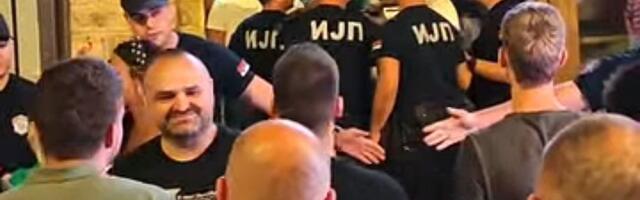 Tenzije ispred prostorija SNS na Gradskom šetalištu, sutra blokada auto-puta u Pakovraću