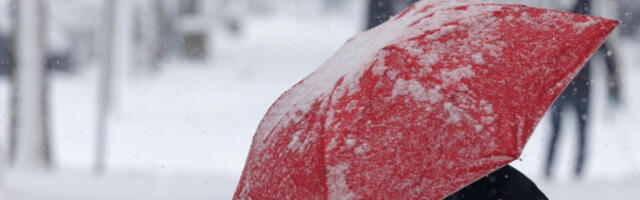 ​Јак снег у Београду и С.Митровици, стигло упозорење на ледену кишу