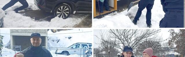 HEROJI SRBIJE: Policajci i vatrogasci rame uz rame sa građanima, čiste sneg i probijaju se do zavejanih domova