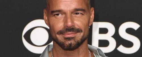 Riki Martin (53) na Superboulu doslovno šokirao publiku izgledom! Stručnjaci otkrili da li se operisao