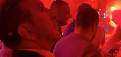 PRIJA IZVUKLA NA BINU ŽIKU JAKŠIĆA I KUM SAŠE POPOVIĆA: Posle 30 godina zajedno na sceni! Ono što je usledilo niko nije očekivao - prizor slomio sve (FOTO)