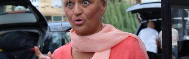 "Primam hemioterapiju, borim se za..." Pevačica o teškoj bolesti s kojom se suočila: "Noću mi suze krenu"