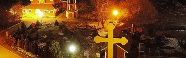 U naselju Brzi Brod postavljen je PRAVOSLAVNI ČASNI KRST, visok 12 metara i težak 4 tone.