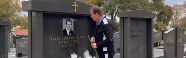 Bogoljub Karić obišao je grobno mesto brata Sretena