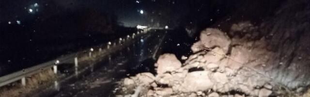 Oprezno na putu Ribarci - Karamanica, došlo je do odrona