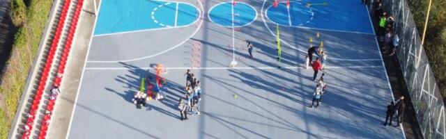 DOBROTIN DOBIO NOVI SPORTSKI TEREN: Jedno od najvećih srpskih sela na Kosmetu puno je dece, sad će imati gde da se bave sportom (FOTO)