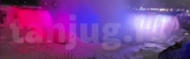 Nijagarini vodopadi u bojama srpske zastave povodom Dana državnosti Srbije