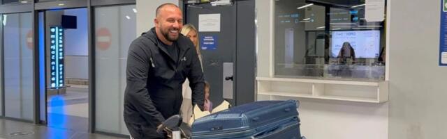 Dado Polumenta sa trudnom ženom i decom konačno u Srbiji! Stigli na aerodrom, povratak s Maldiva bio agonija