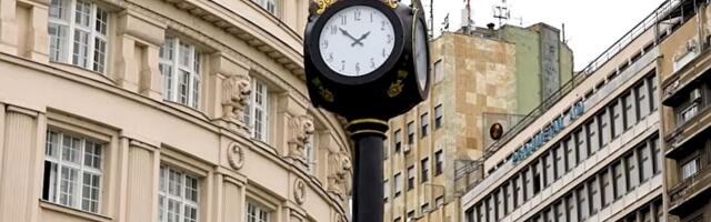 Beogradski sat od sedam i po tona ponovo se pokvario