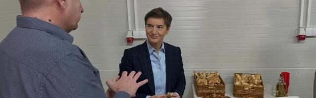 "SRBIJA MORA DA NASTAVI DA RADI, NIKAKO DA STOJI" Brnabić u porodičnoj pekari Maksimil u selu Đerac: Borimo se za našu zemlju! Lučani i Srbija su naša porodica