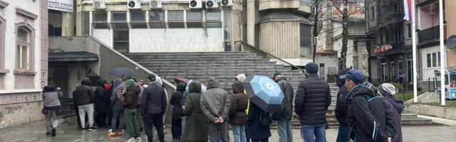 Glasanje na biračkom mestu 1 u Aranđelovcu poništeno na prigovor ljudi koji su glasali od kuće