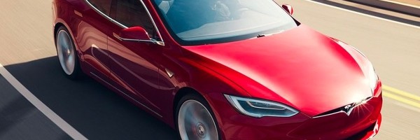 Stiže nova tužba - Tesla Model X zakucao pet policajaca u autopilot modu