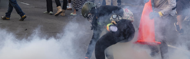 SEDMI DAN PROTESTA: Raste broj ranjenih policajaca, Tramp zapretio vojskom