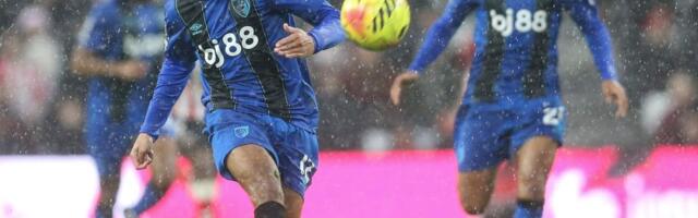 KAKVO LUDILO! ČOVEK U PREMIJER LIGI DAO GOL SA POLA TERENA! Njegov tim imao 2:0, a onda je se dogodilo čudo!