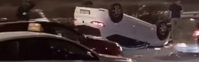 Isplivao jezivi snimak prevrtanja automobila na NBG: Zaleteo se, pa se zakucao u vozila ispred, nastao haos