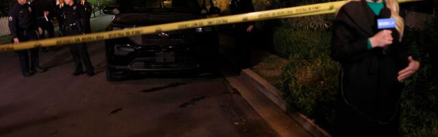 SUMNJA SE DA JE SIN IZMASAKRIRAO MAJKU I OCA, SLAVNOG GLUMCA I REDITELJA! Policija zatekla HOROR na mestu zločina