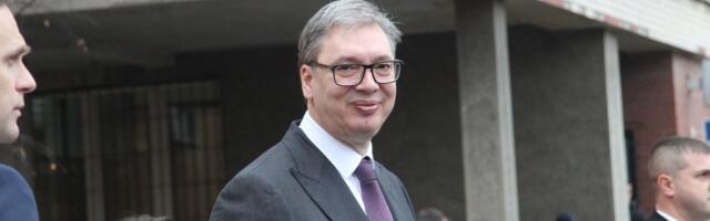 Vučić čestitao Novu godinu i najavio: Fenomenalne političke vesti u naredna 24 sata (FOTO)