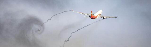 ZASTRAŠUJUĆ SNIMAK! Avionu eksplodirao motor tokom poletanja, morao prinudno da sleti!