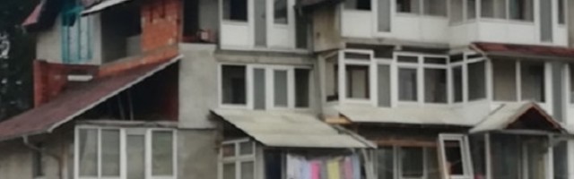 Kuća u Srbiji kojoj se svi čude, narod se pita kako se još nije srušila (FOTO)