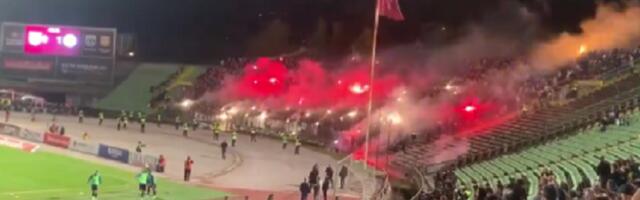 SRAMOTA ZA SRPSKI FUDBAL Više navijača gledalo Sarajevo – Željezničar, nego večiti derbi u Humskoj (VIDEO)