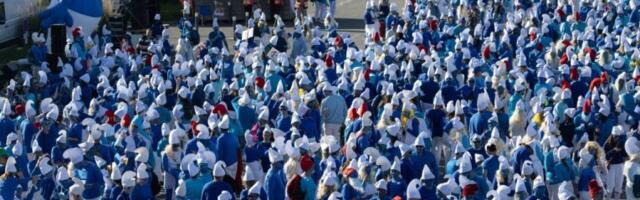 OVAKO IZGLEDA 3.076 LJUDI OBUČENIH U ŠTRUMPFOVE NA ISTOM MESTU: Francuski grad oborio Ginisov rekord!