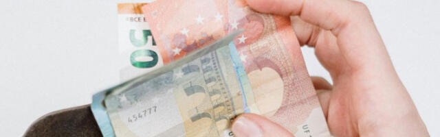 Курс: динар незнатно промењен, евро 117,42