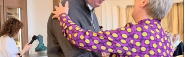 "HAJDE SADA ONU MOJU AUTOBIOGRAFSKU"! Predsednik Vučić priredio svečani ručak povodom Dana žena, pa zaplesao - "HVALA ŠTO ME TRPITE VEĆ DEVET GODINA"! (VIDEO)