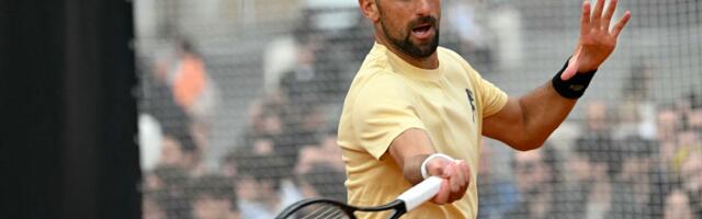 Tenis se igra i na trgovima "večnog grada": Đoković iznenadio i zapalio publiku u Rimu