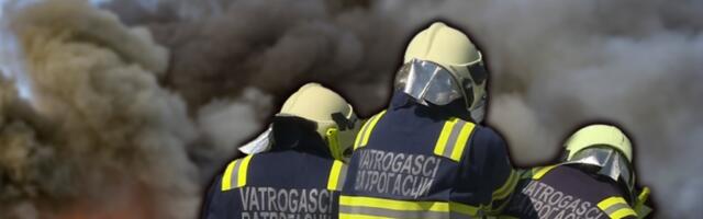 GORI DEPONIJA U JAGODINI! Crni dim prekrio grad, vatrogasci pokušavaju da obuzdaju vatrenu stihiju!