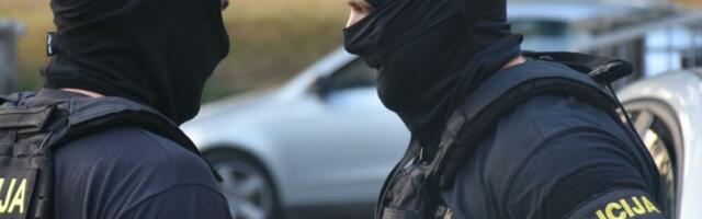 Državljani Srbije kojima je zabranjen ulazak u Crnu Goru imali transparente „Srbija pobeđuje“, uređaj za komunikaciju, saopštila Uprava policije CG