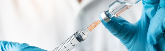 Dve osobe zabeležile jaku nus-pojavu nakon primanja Fajzerove vakcine