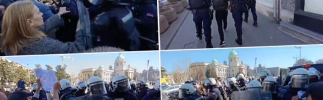 Sukob građana i opozicije sa policijom ispred Skupštine grada (VIDEO)