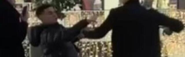 VUJADIN SAVIĆ NAPADNUT U TRŽNOM CENTRU U BEOGRADU! Pojavio se i snimak tuče! (VIDEO)