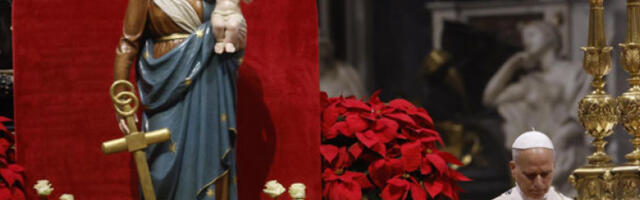 Божићна миса у Ватикану: папа Лав Четрнаести предводио процесију