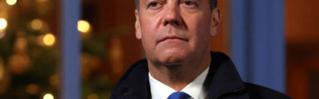 Медведев истиче улогу војника у одбрани државе