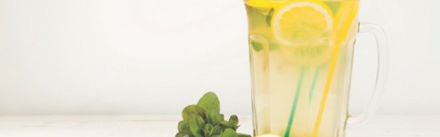 PET NAPITAKA KOJE TREBA DA PIJETE PRED SPAVANJE! Kilogrami se tope, a jetra čisti, ali to nije sve