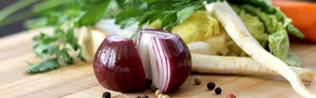 KAKO DA OČISTITE LUK za 5 sekundi BEZ SUZA? Pogledajte ovaj hit na Instagramu (VIDEO)