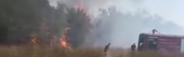 Crni dim iznad Obrenovca: Požar u Stublinama (VIDEO)