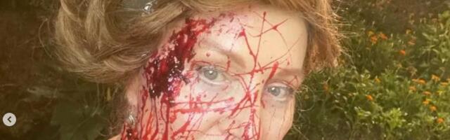 Danica Maksimović oblivena krvlju, oko nje grobljanske sveće: Glumica podelila kadrove sa seta, od svake scene podilazi jeza (FOTO)