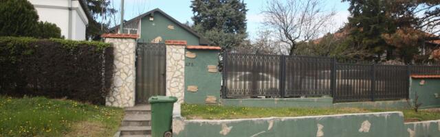 Ovo je kuća u kojoj je živeo Lane Gutović: Ćerka tvrdi da je prevarena za nasledstvo, evo šta su komšije rekle