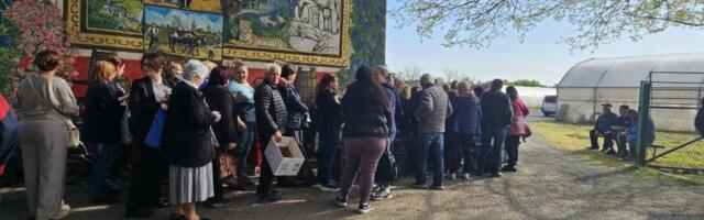 Red čekaju od rane zore: Pogledajte zašto cela Mačva juri u šabačku školu (FOTO)