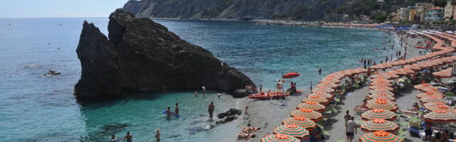 Na omiljenom letovalištu uvedene paprene kazne za turiste zbog obuće: Ako ovo nosite koštaće vas i do 3.000 evra!
