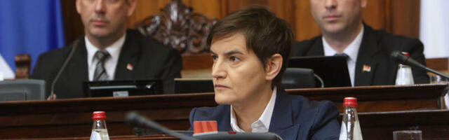 Skupština: Govornica za Brnabić, ostalima šta ostane