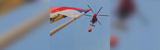 SLIKA KOJA JE I ODUŠEVILA I POTRESLA REGION! Pogledajte kako je jedan Rastko iz Crne Gore dočekao naš helikopter za gašenje požara! SRPSKA POSADA MU NIJE OSTALA DUŽNA! (VIDEO, FOTO)