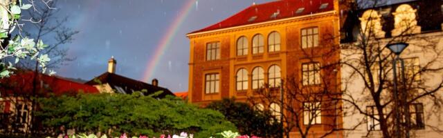 Kako izgleda najkišovitiji grad u Evropi tokom jedinih 30 dana Sunca? Fotograf Helge Skodvin dolazi u Beograd