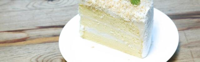 Posna torta koja osvaja na prvi zalogaj: "Beli anđeo" bez pečenja će vas oboriti sa nogu